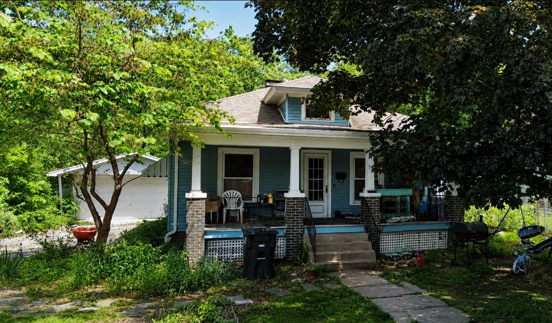 933 E Madison Street — photo