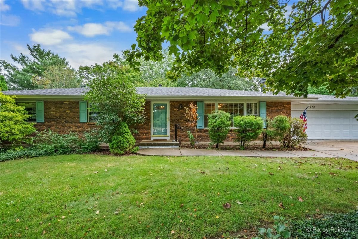 318 E Blackberry Lane — photo