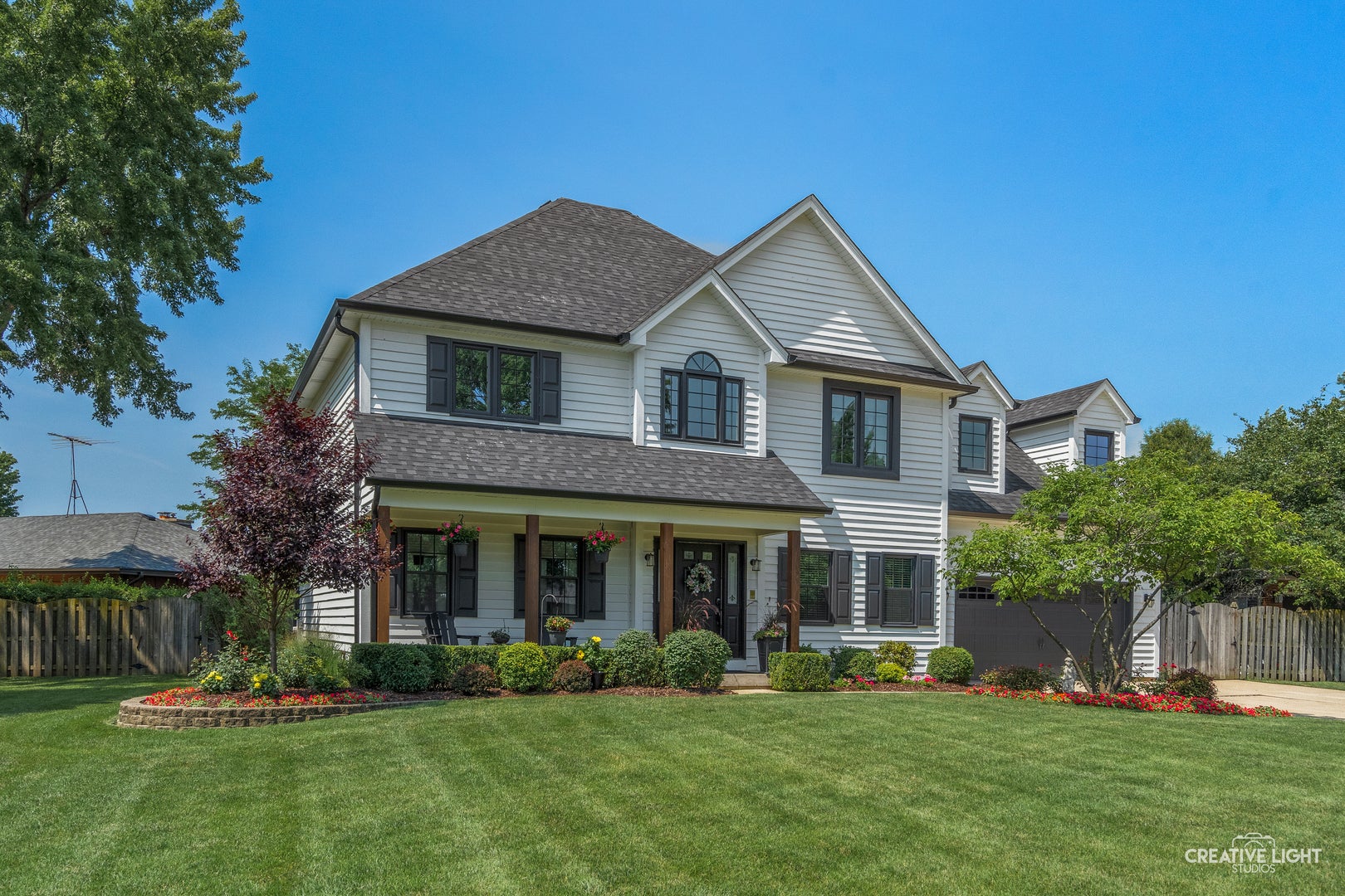 2560 Surrey Court — photo