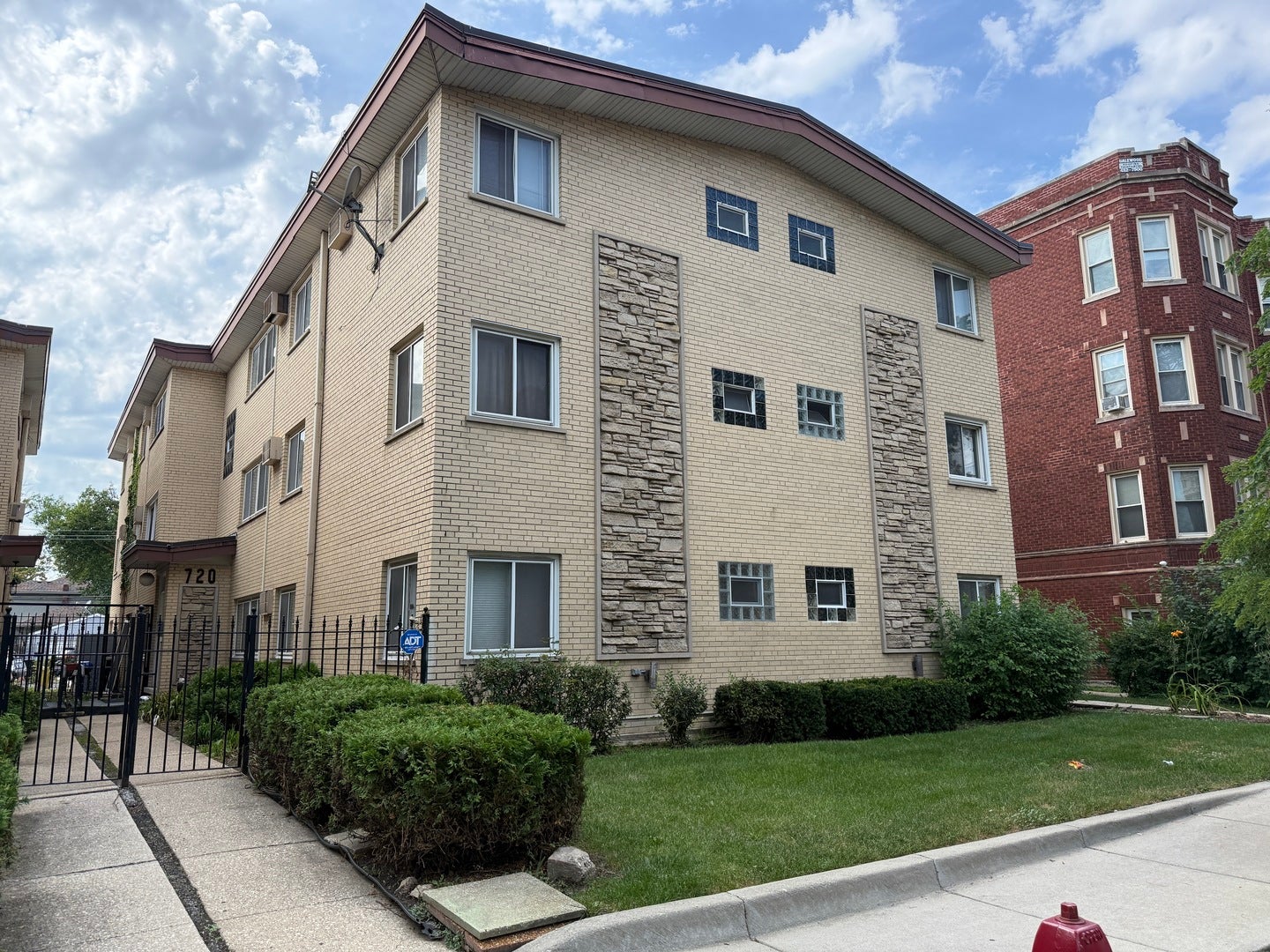 720 N Austin Boulevard Gnw — photo
