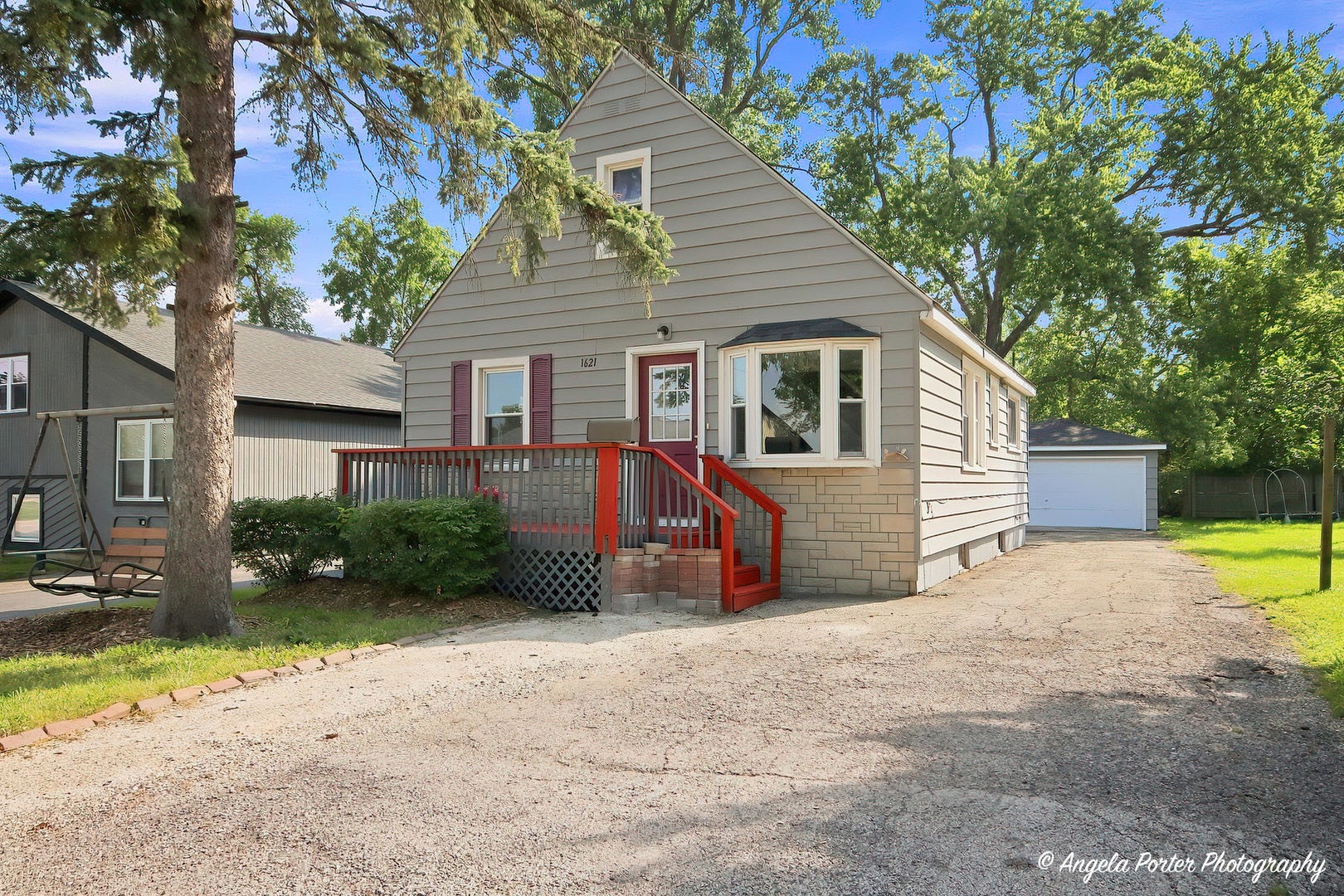 1621 Round Lake Drive — photo