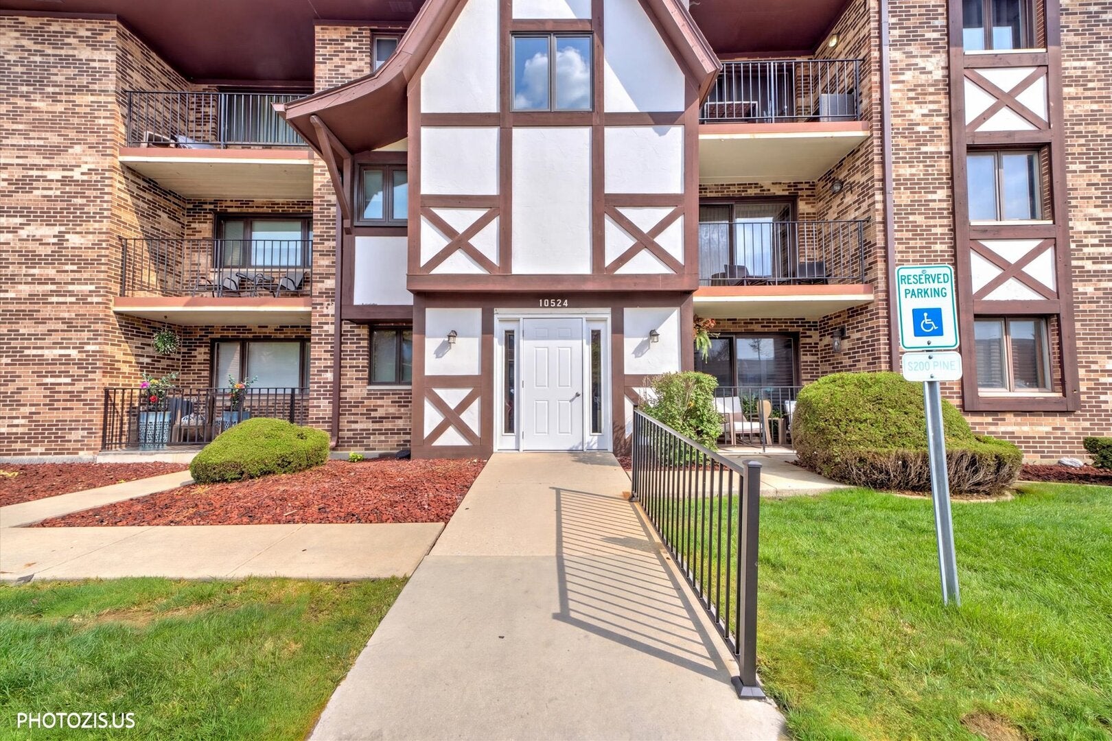 10524 ridge cove dr #25B, CHICAGO RIDGE IL 60415 — photo 2
