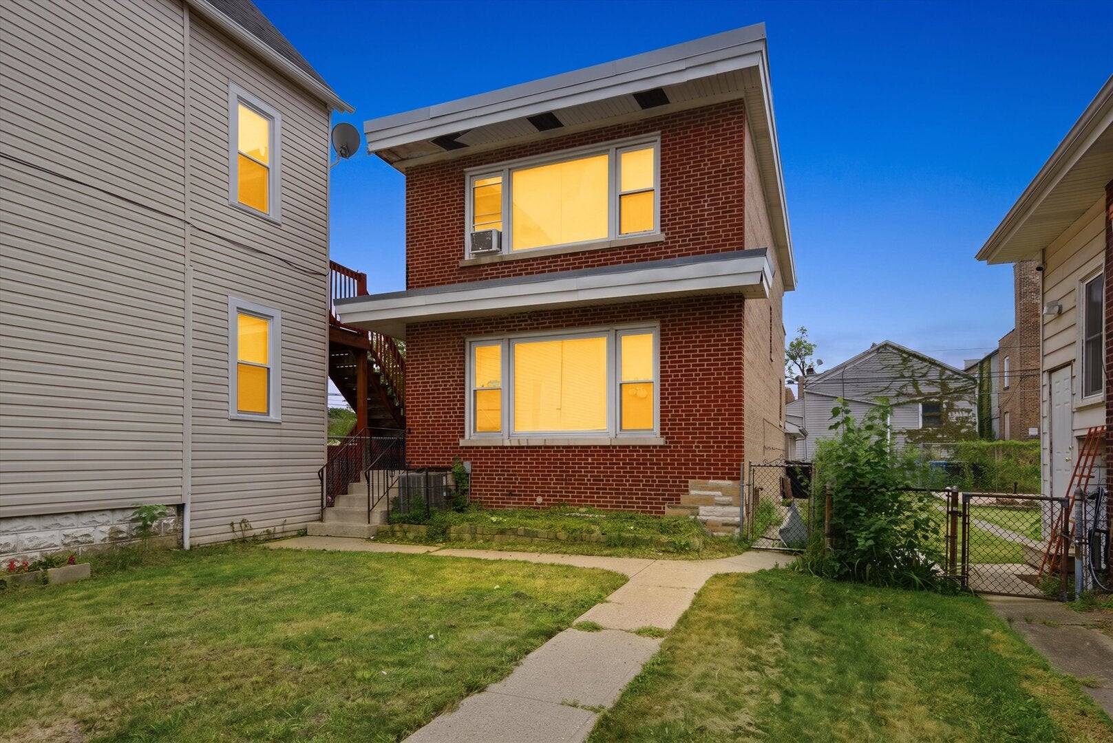 731 E 88th Place — photo