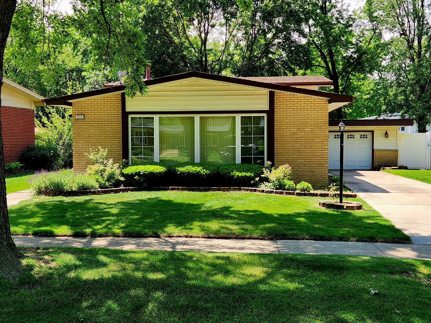 834 N Rainbow Drive — photo