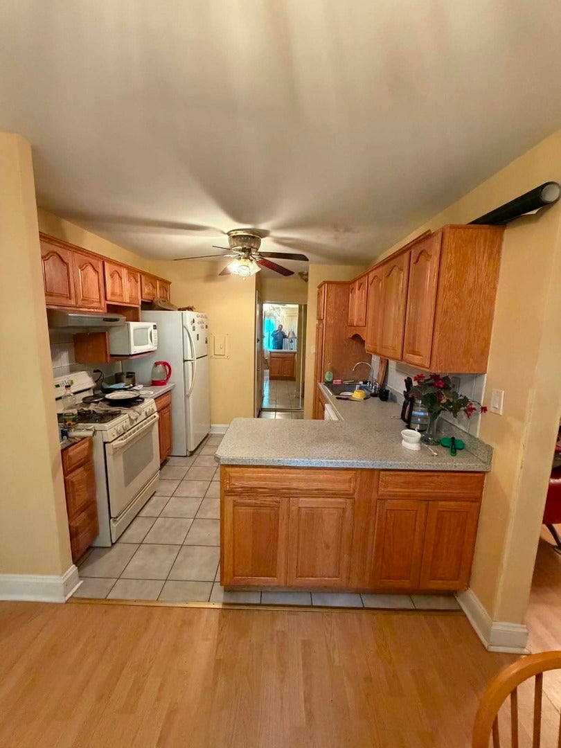 916 E Old Willow Rd Road 102 — photo