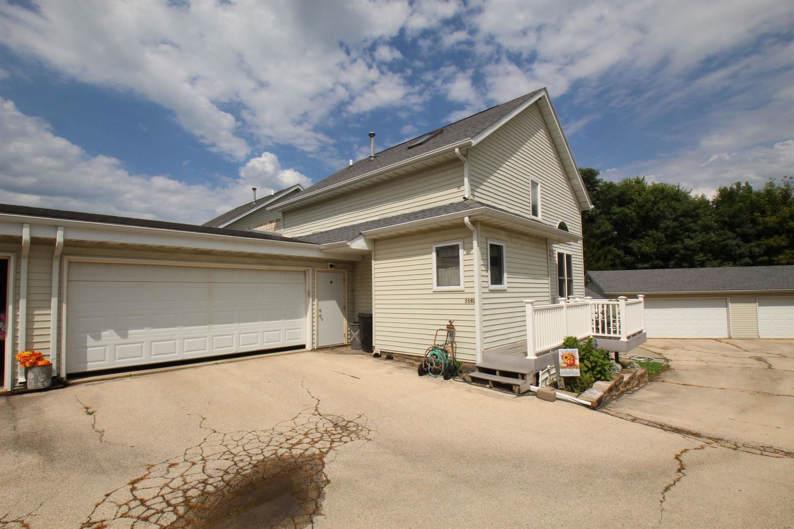 5592 Wickford Lane — photo