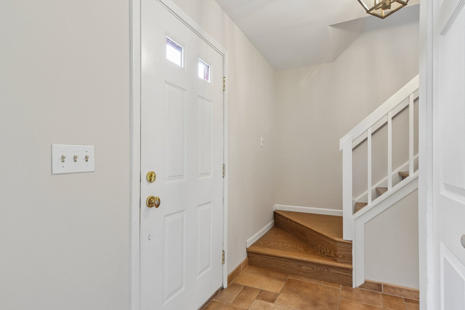 Home in Warrenville, IL 60555 — photo 3