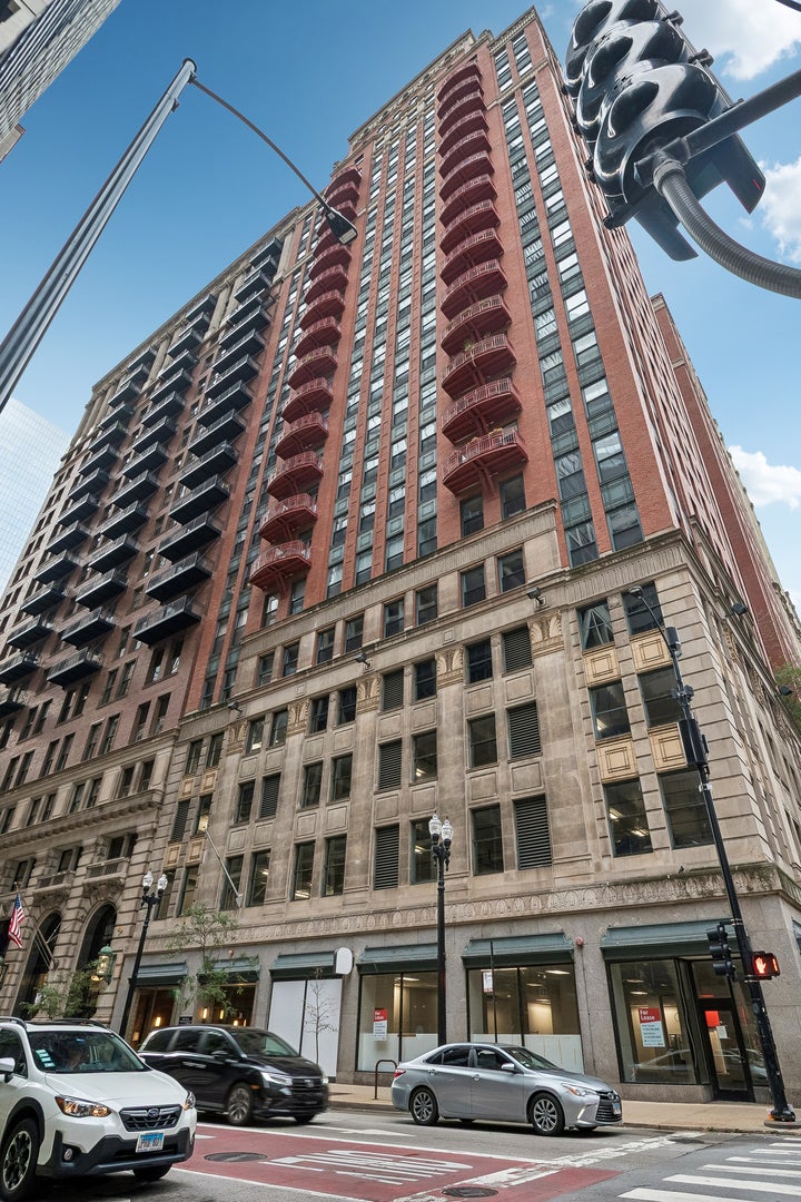 208 W Washington Street 2001 — photo