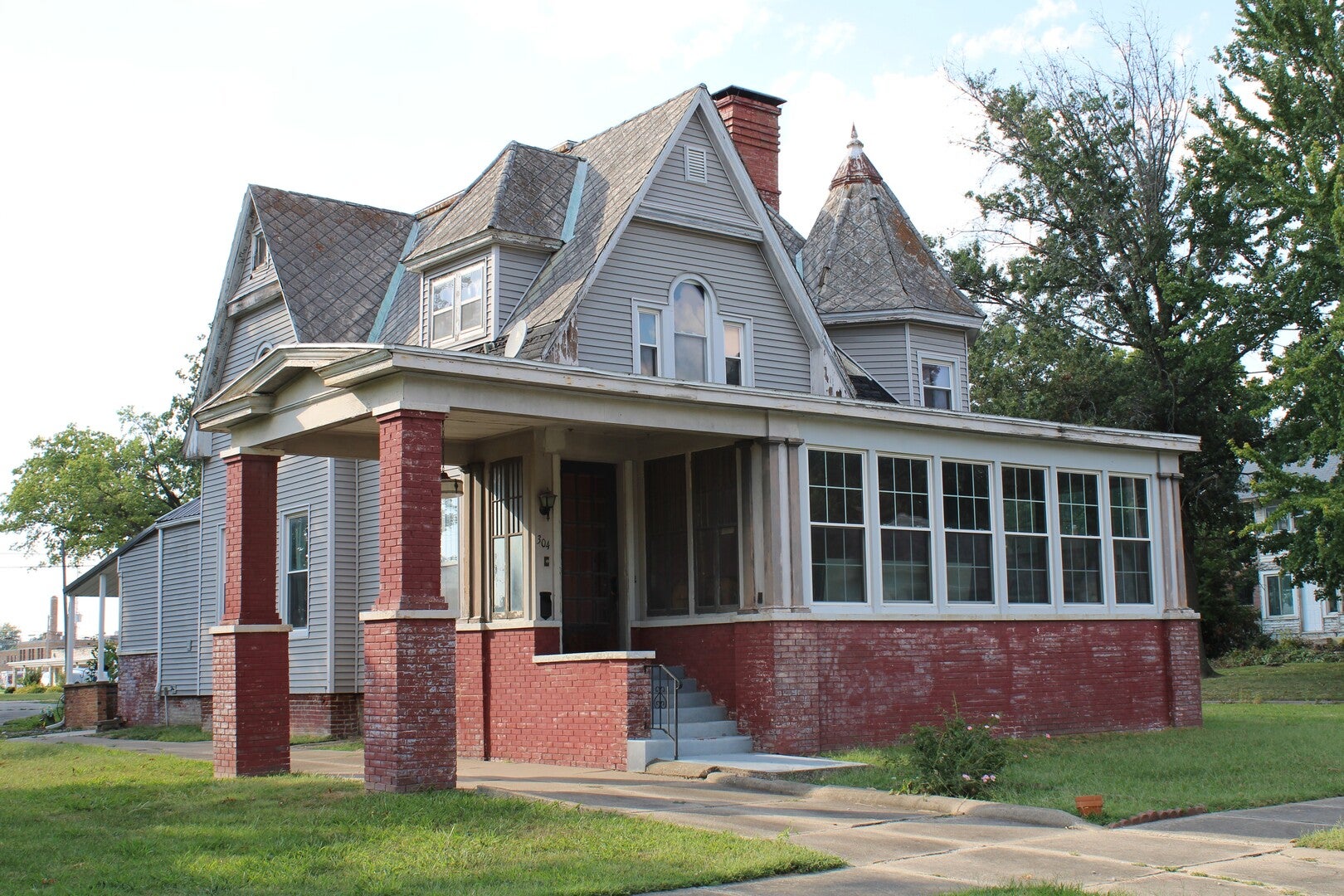 304 S Maple Street — photo