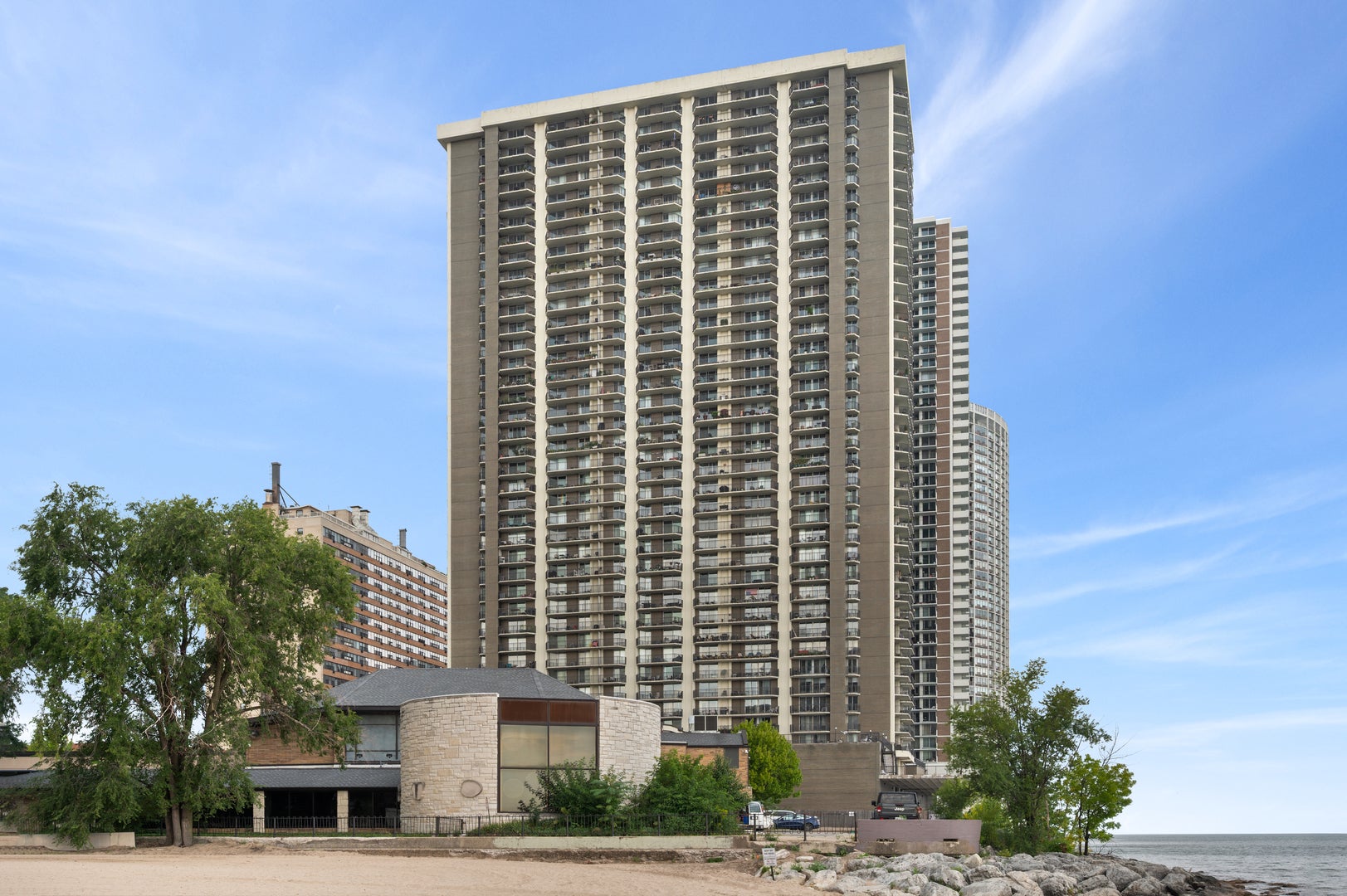 6007 N Sheridan Road 38G — photo
