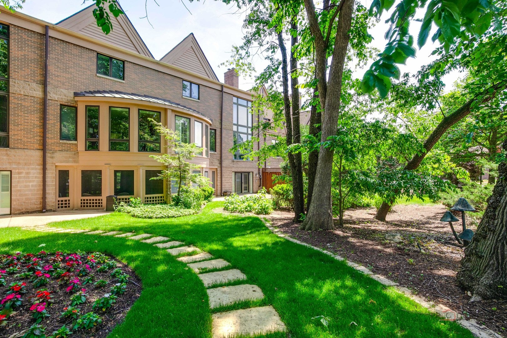 1302 Hawthorne Lane 1302 — photo