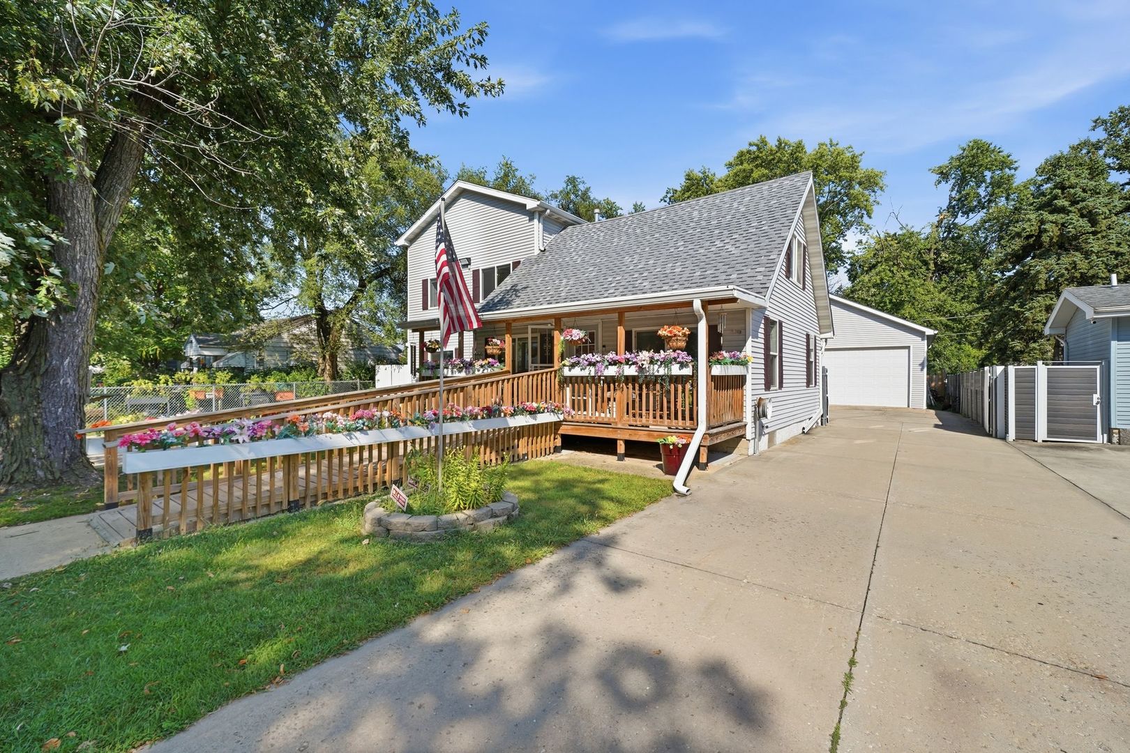 416 Algonquin Street — photo