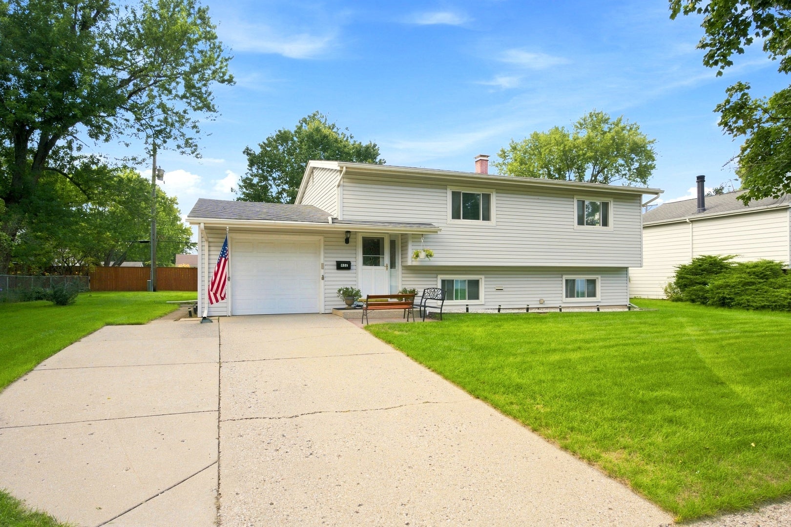 652 Sussex Lane — photo