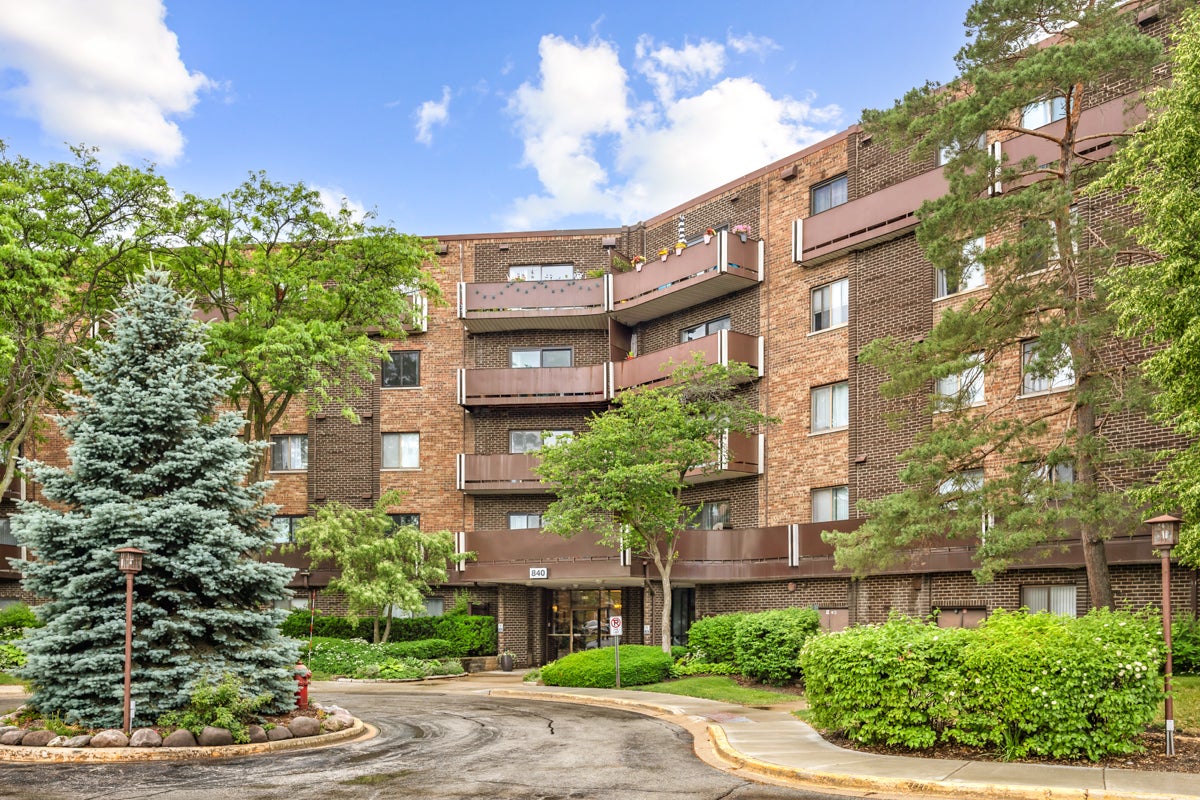 840 Wellington Avenue 218 — photo