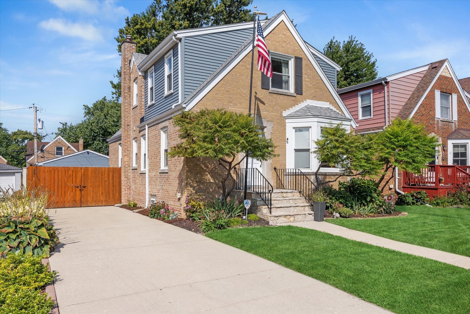 Home in Evergreen Park, IL 60805 — photo 2