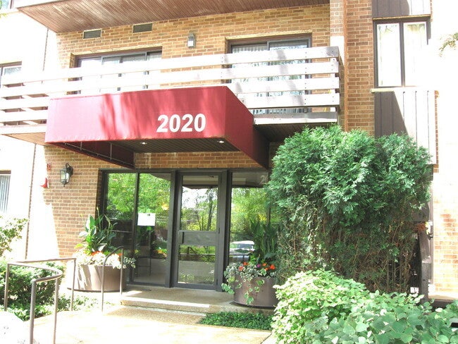 2020 Chestnut Avenue 406 — photo