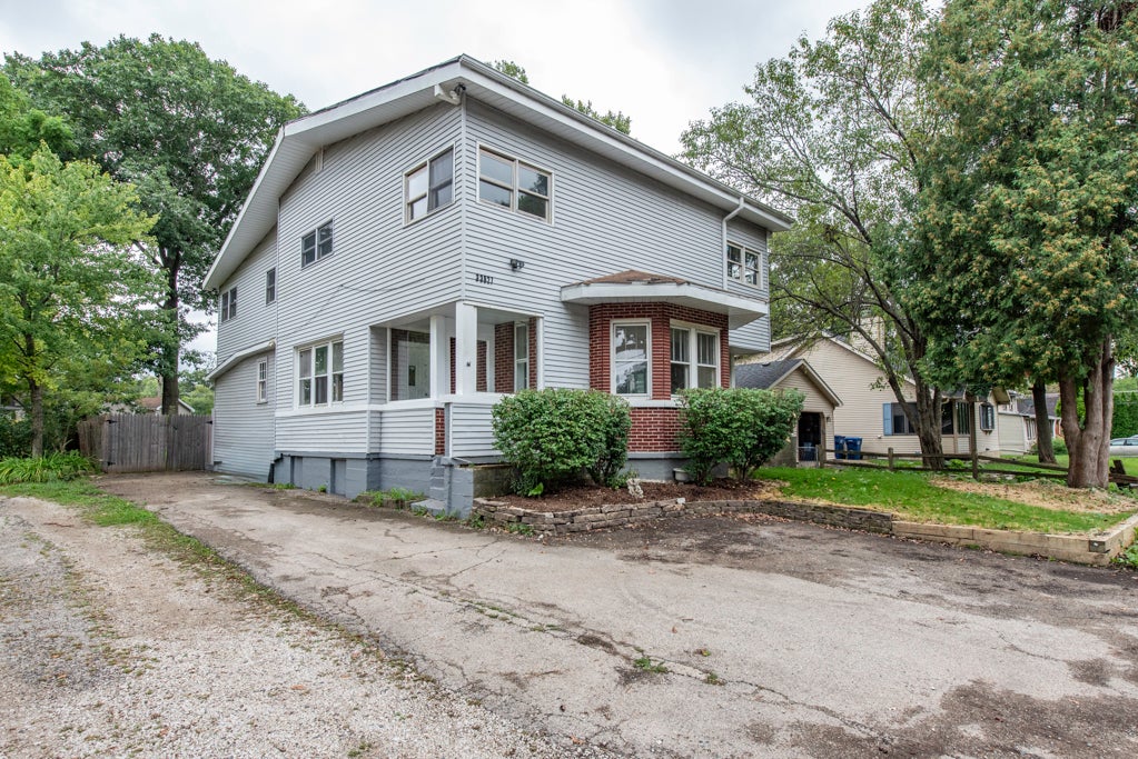 33827 N Oak Street — photo