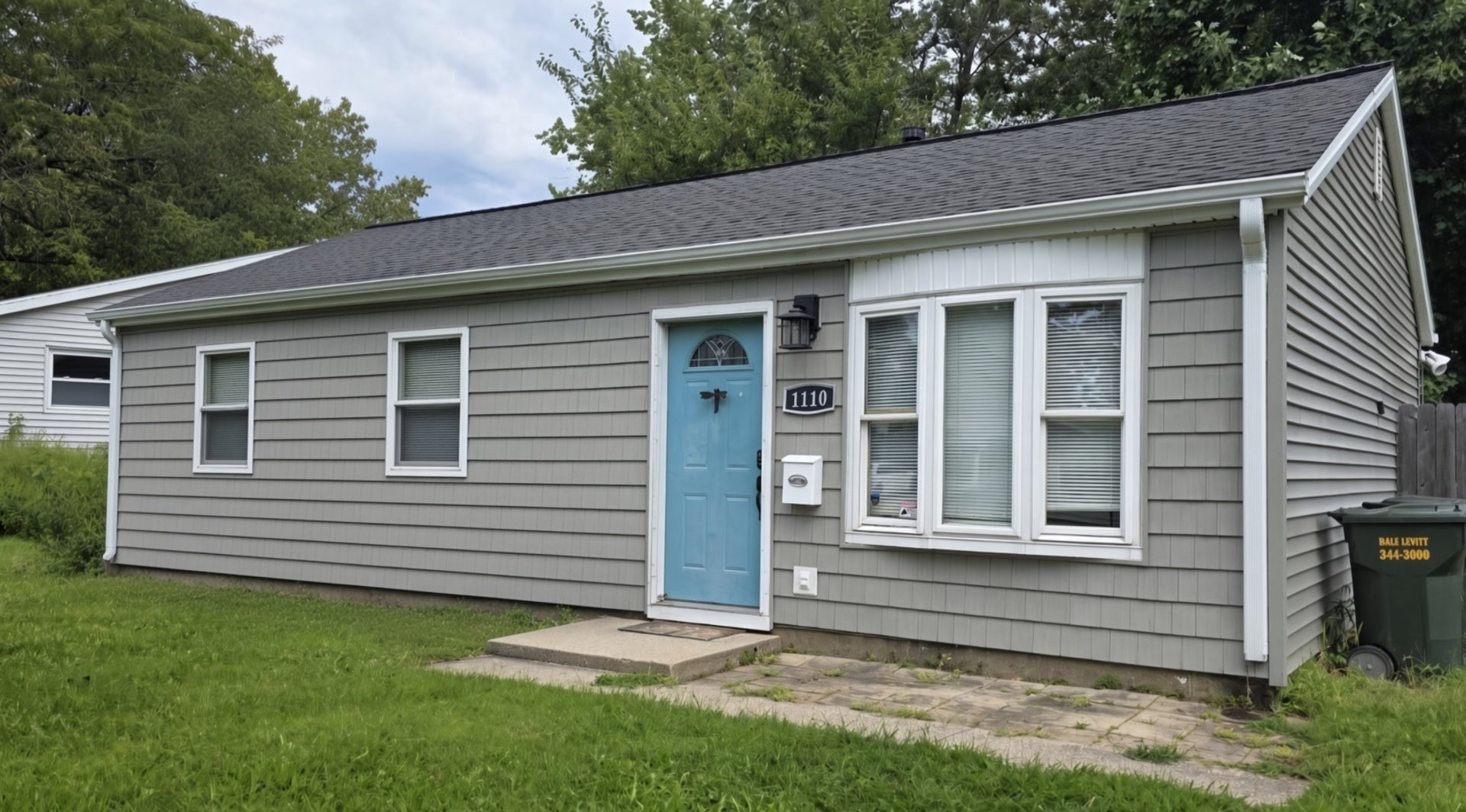 1110 Rainbow View — photo