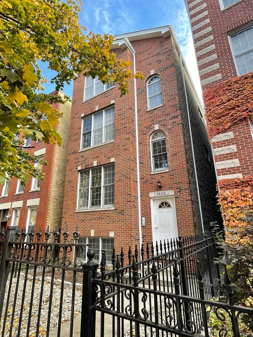 1343 N Leavitt Street Ch — photo