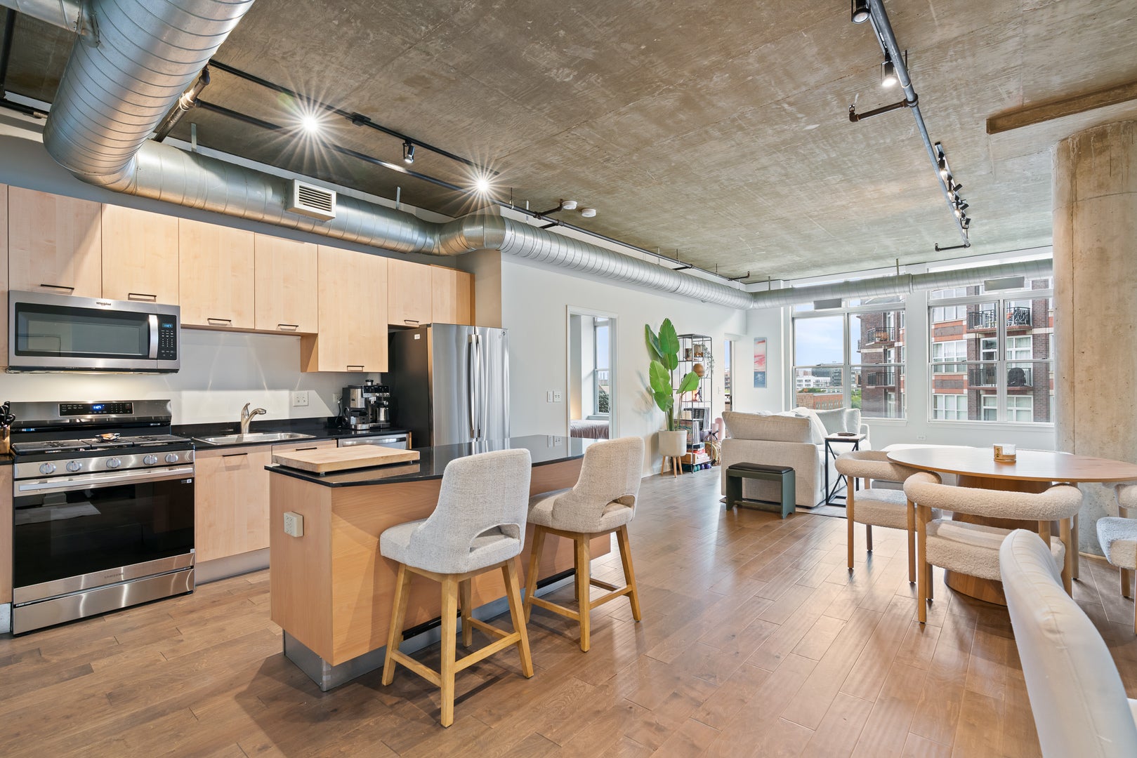 Home in Chicago, IL 60607 — photo 3