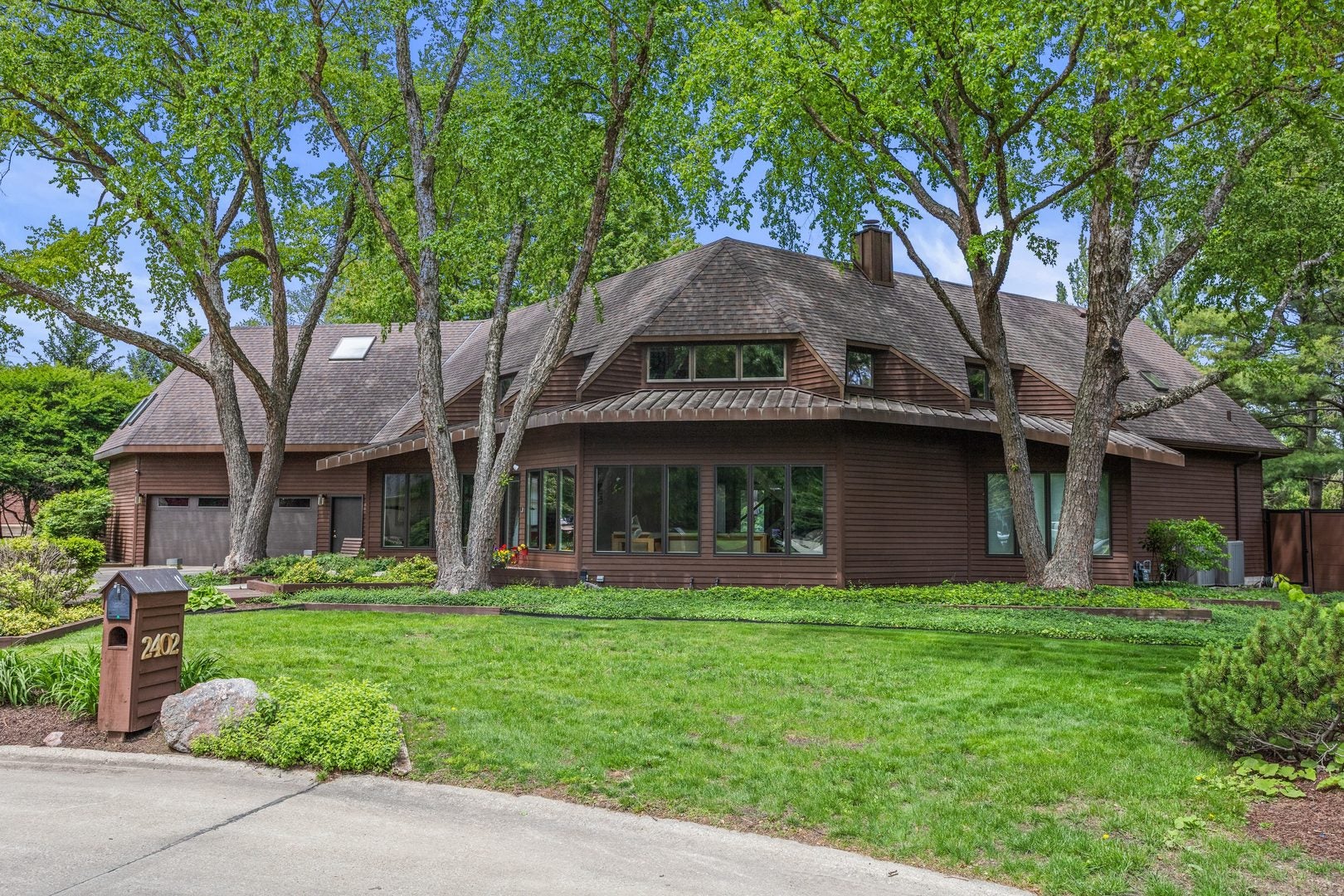 2402 N Nottingham Court — photo