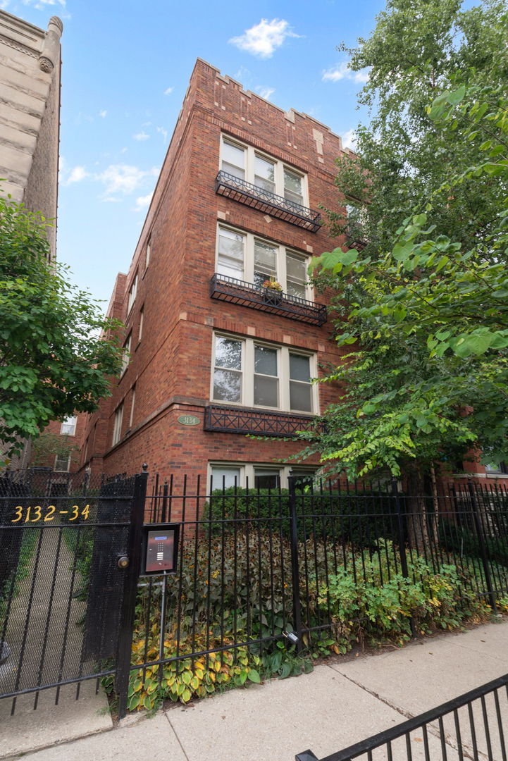 3134 N Clifton Avenue 3E — photo