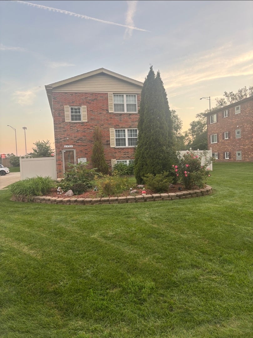 21W205 Tee Lane a — photo