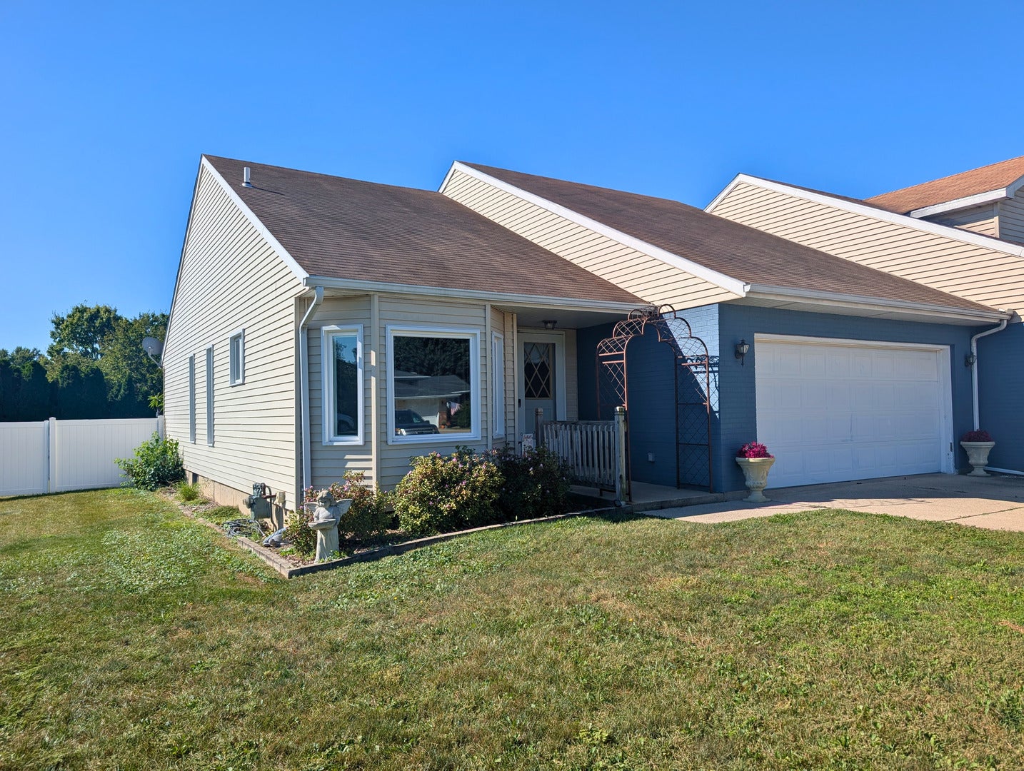 801 W Mckinley Road — photo