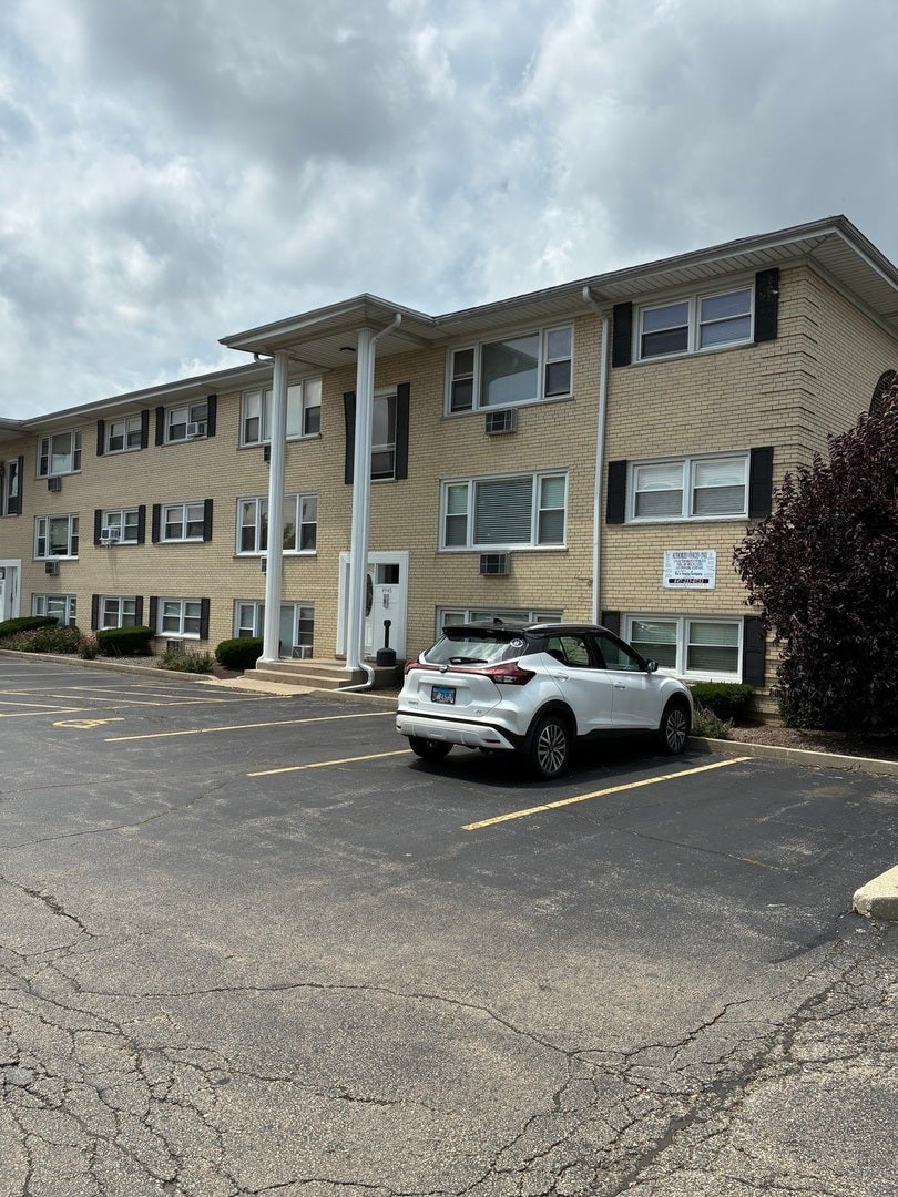 5043 N East River Road 1a — photo