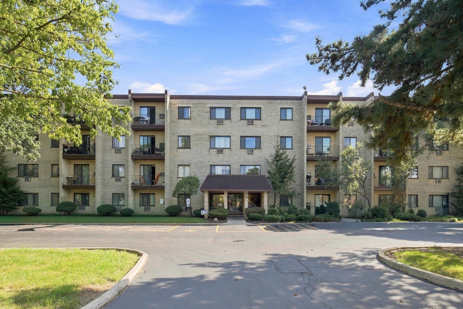 7231 Wolf Road 208 — photo
