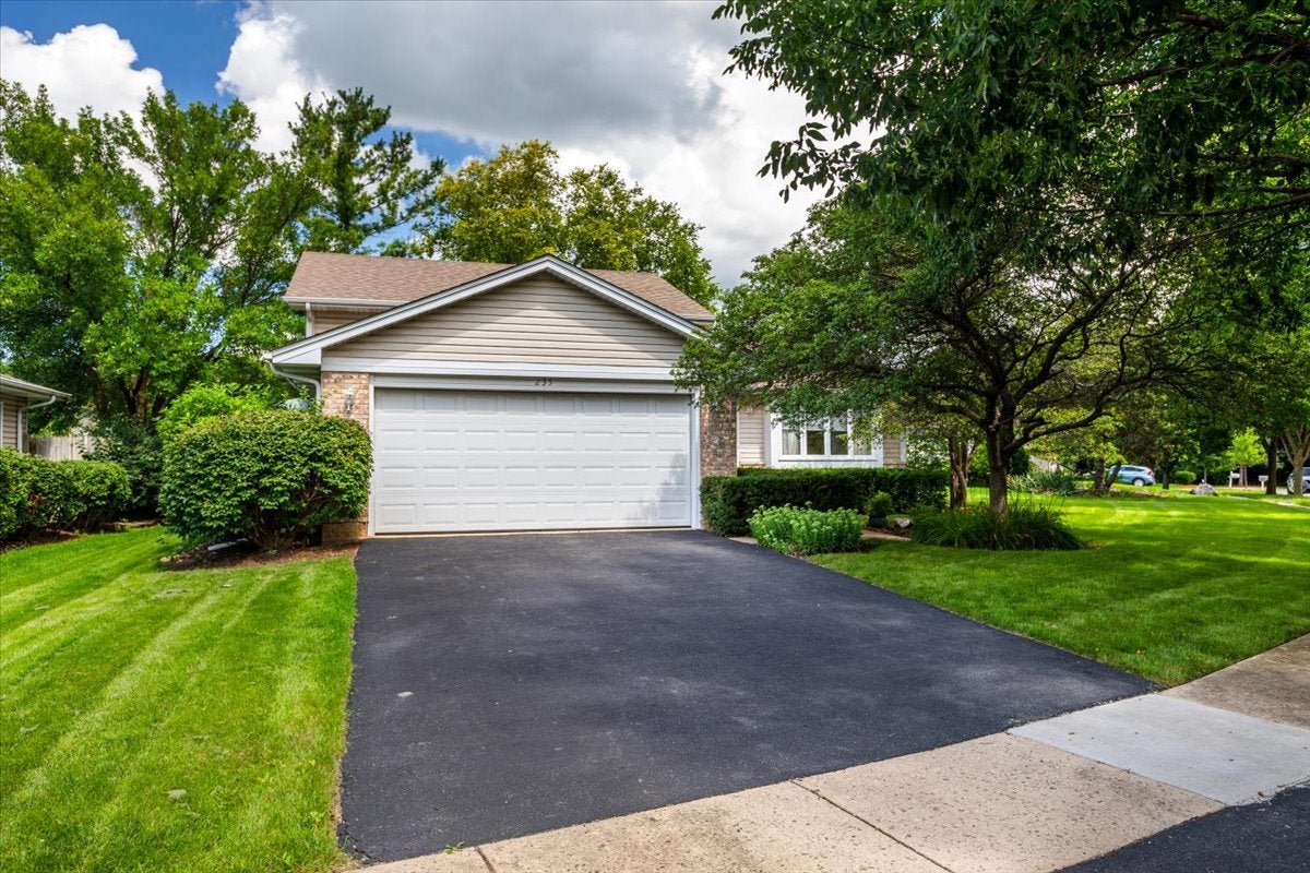 235 Indianwood Lane — photo