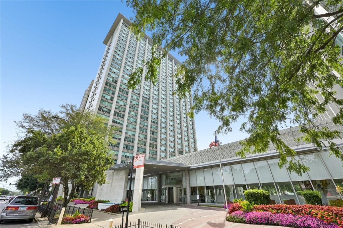 3600 N Lake Shore Drive 2209 — photo