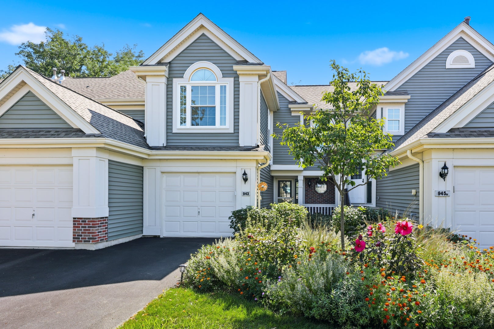 943 Little Falls Court 943 — photo