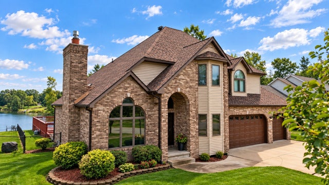 6797 Lakeshore Drive — photo