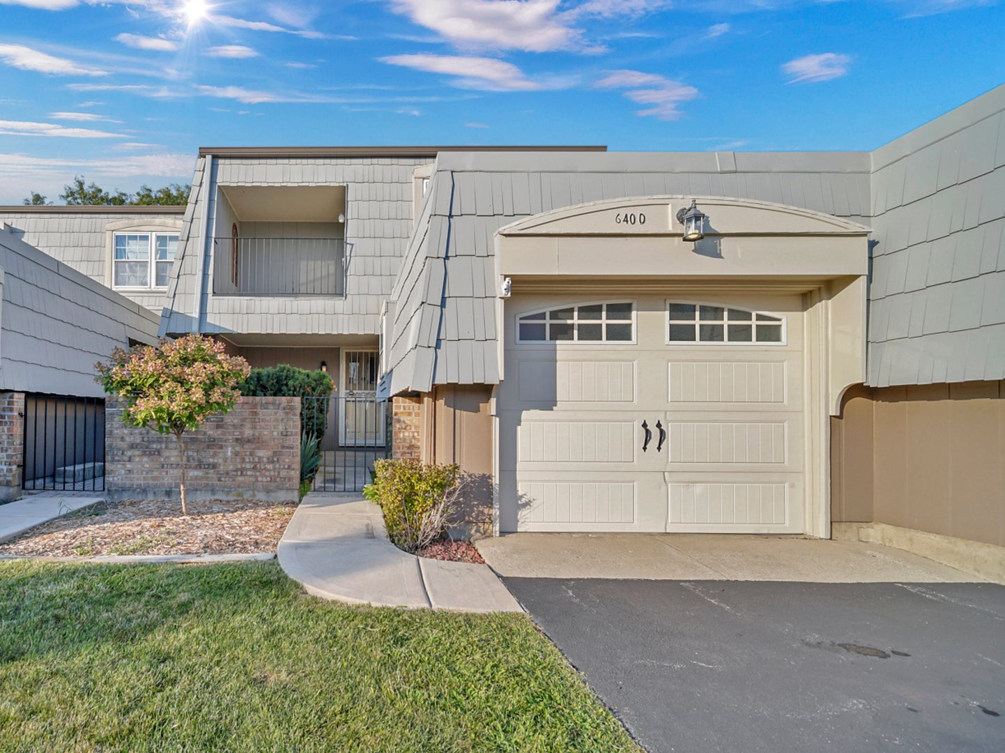 640 Burgundy Court D — photo