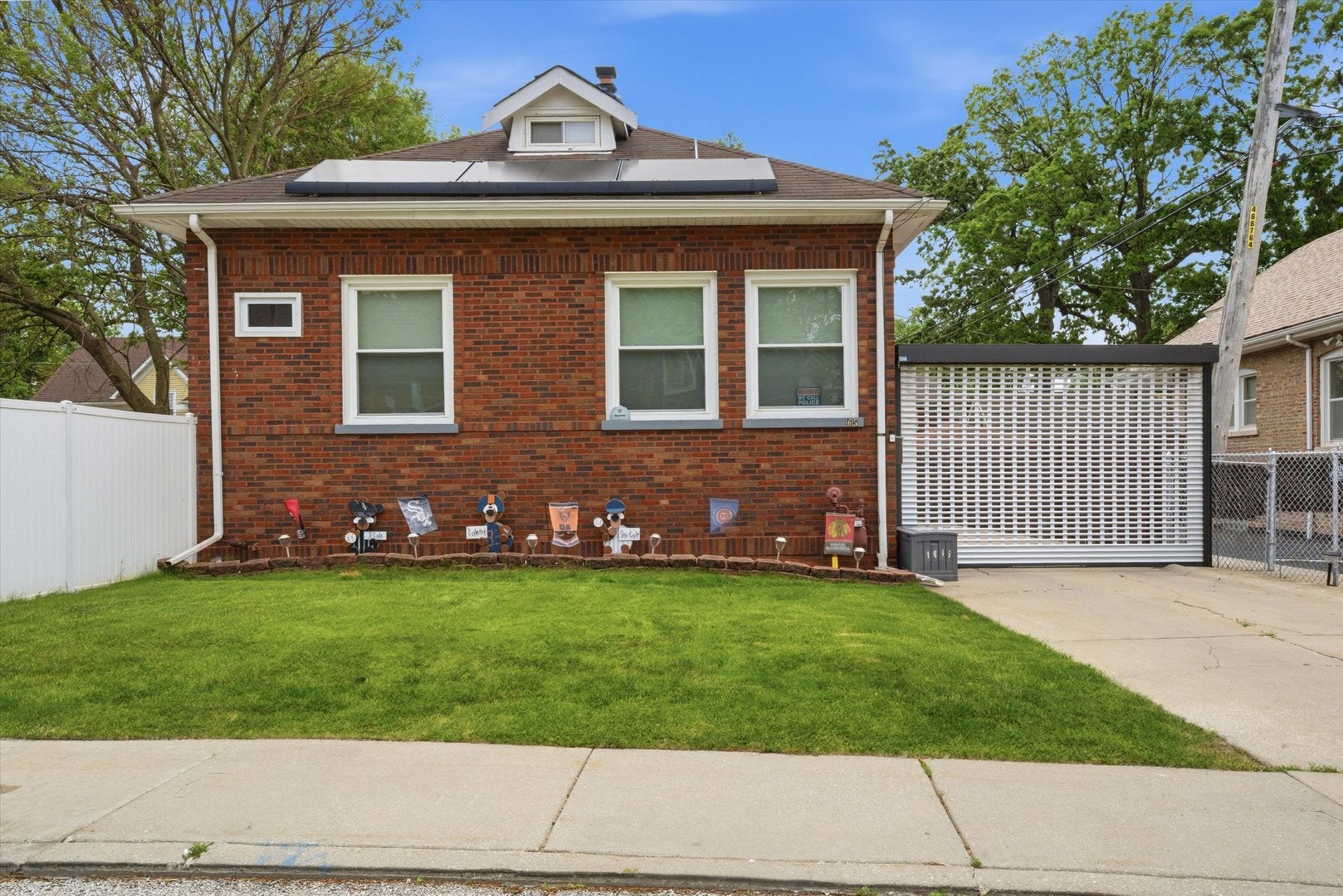 1615 W Beverly Glen Parkway — photo