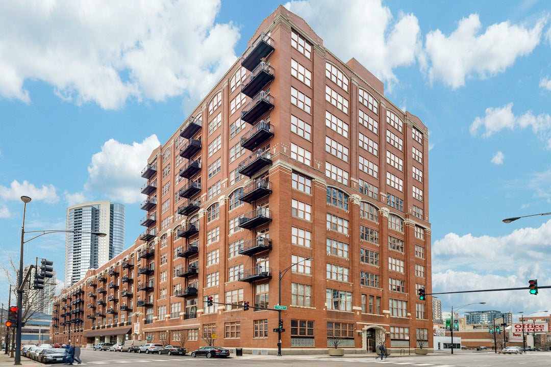 360 W Illinois Street 2F — photo