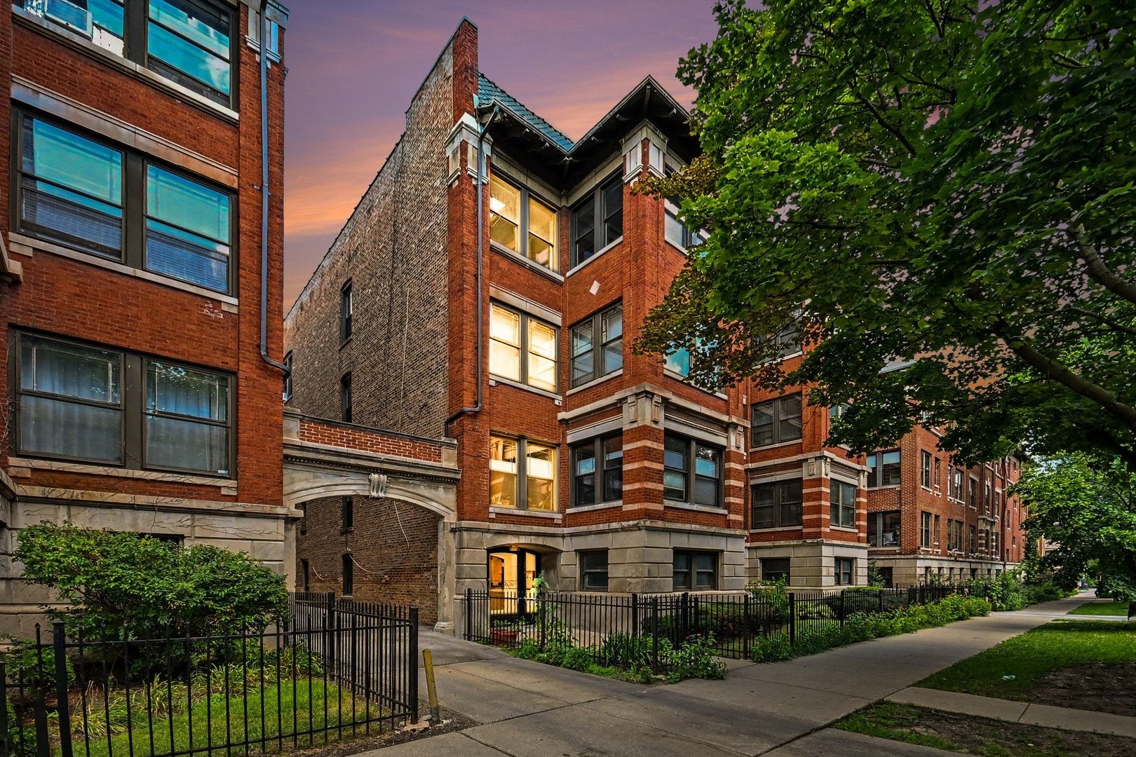 1140 E Hyde Park Boulevard 3D — photo