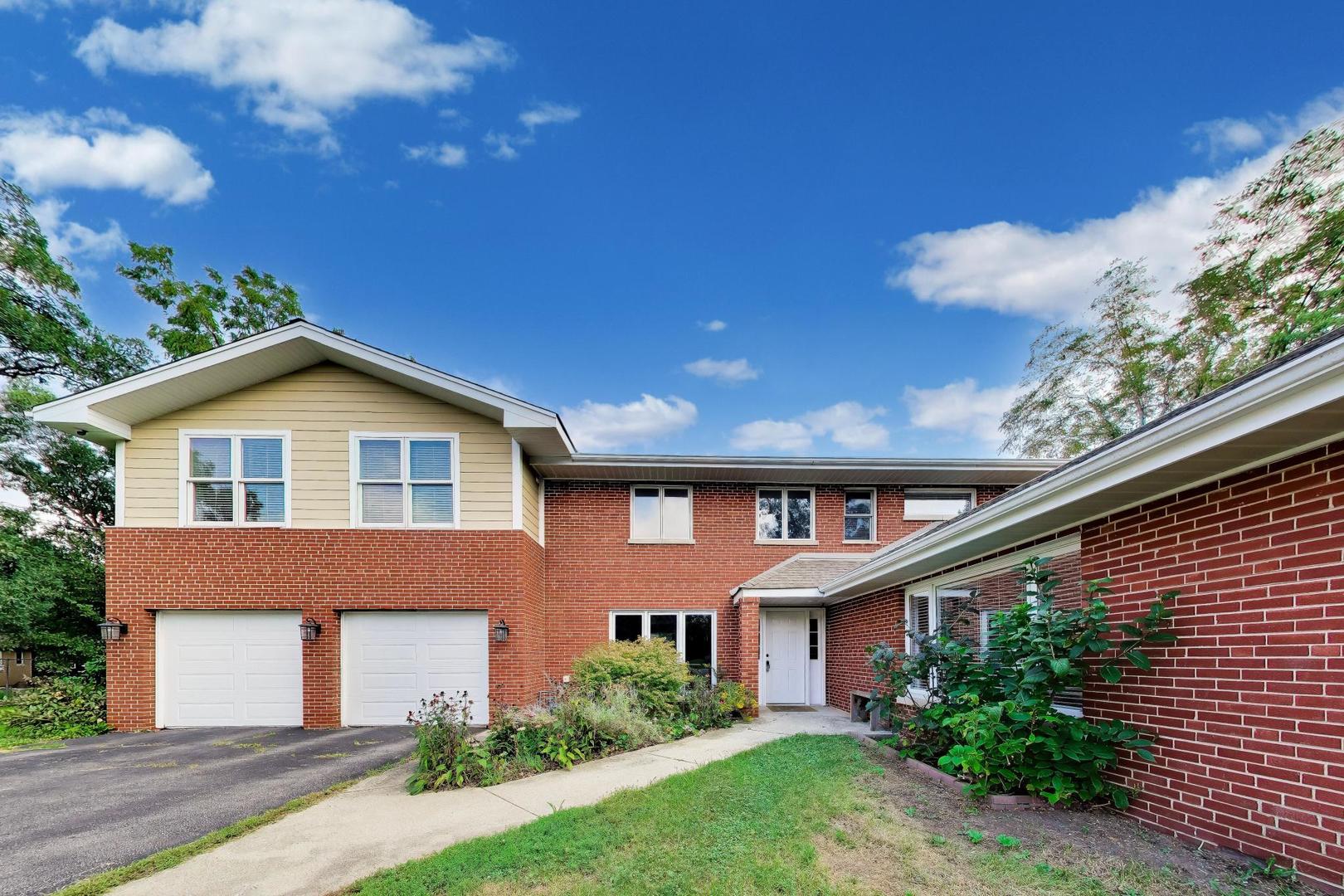 Home in Burr Ridge, IL 60527 — photo 2