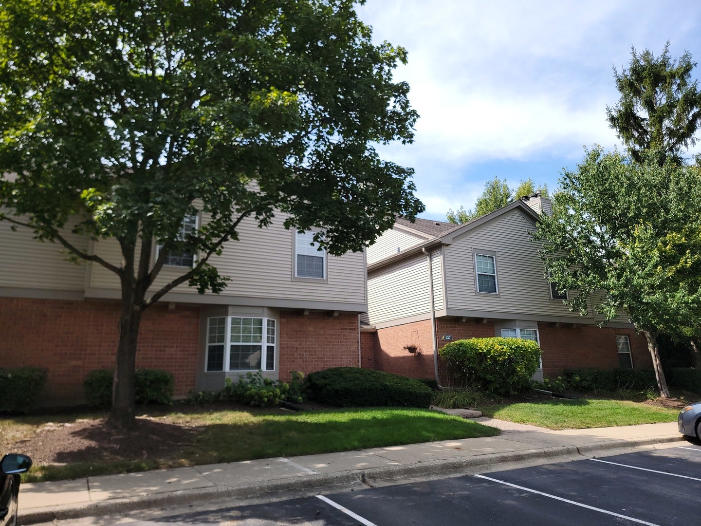 137 White Oak Court 1 — photo
