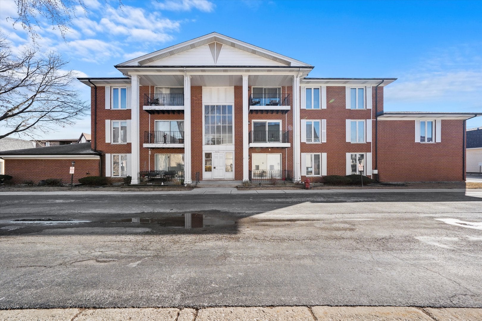 5721 Circle Drive 304 — photo