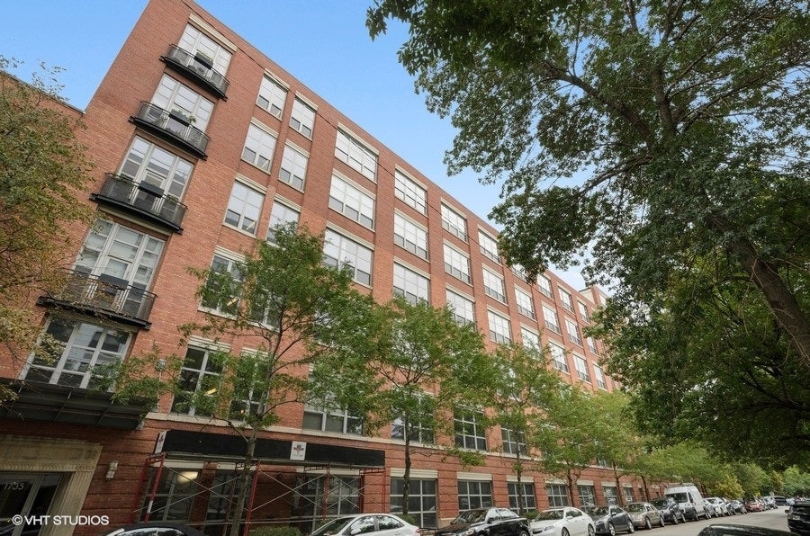 1735 N Paulina Street 218 — photo