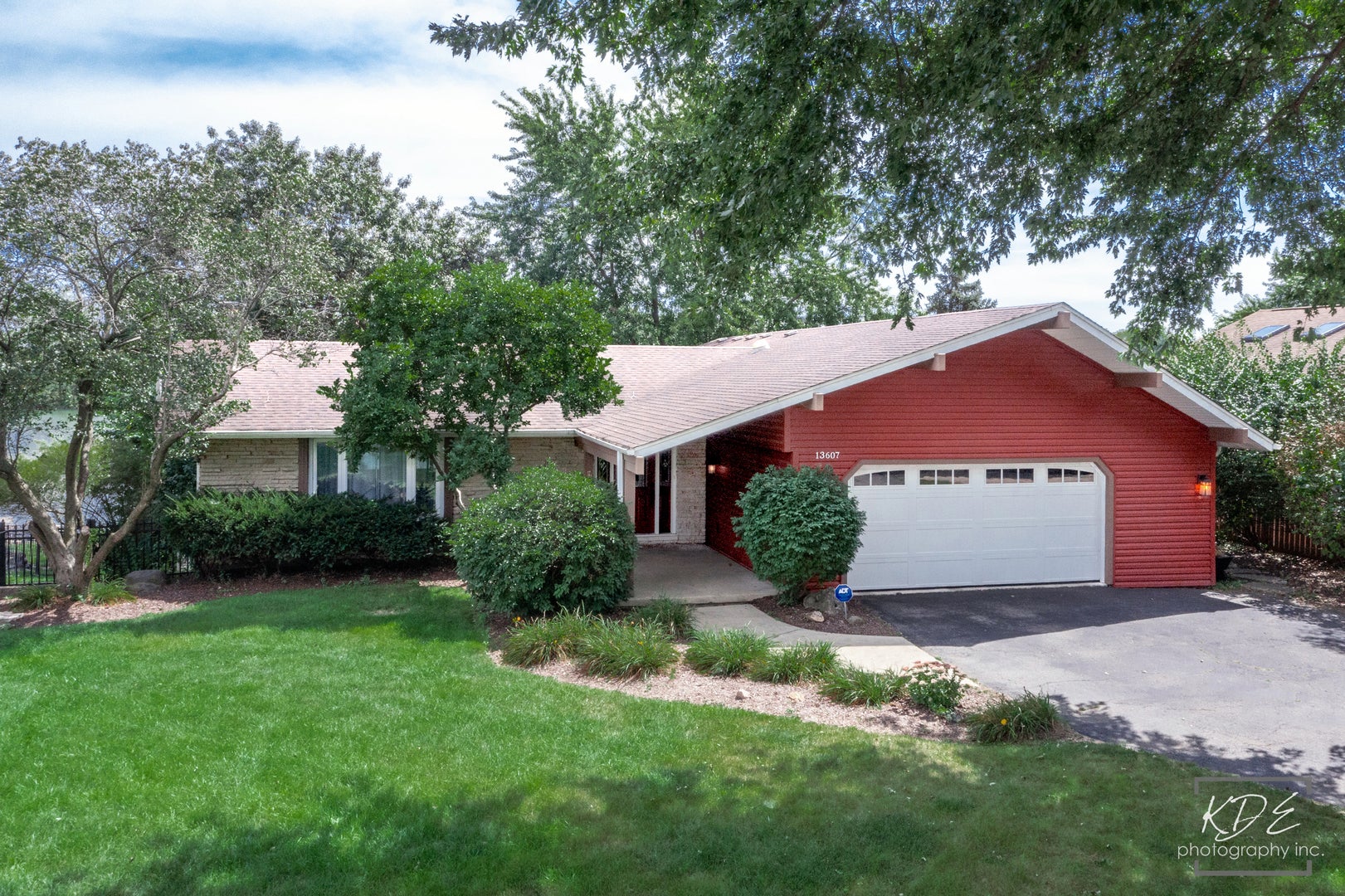 13607 S Lake Drive — photo