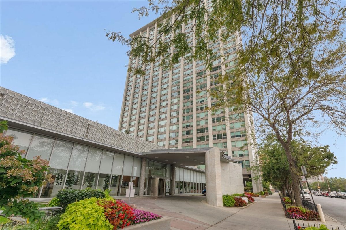 3600 N Lake Shore Drive 2220 — photo