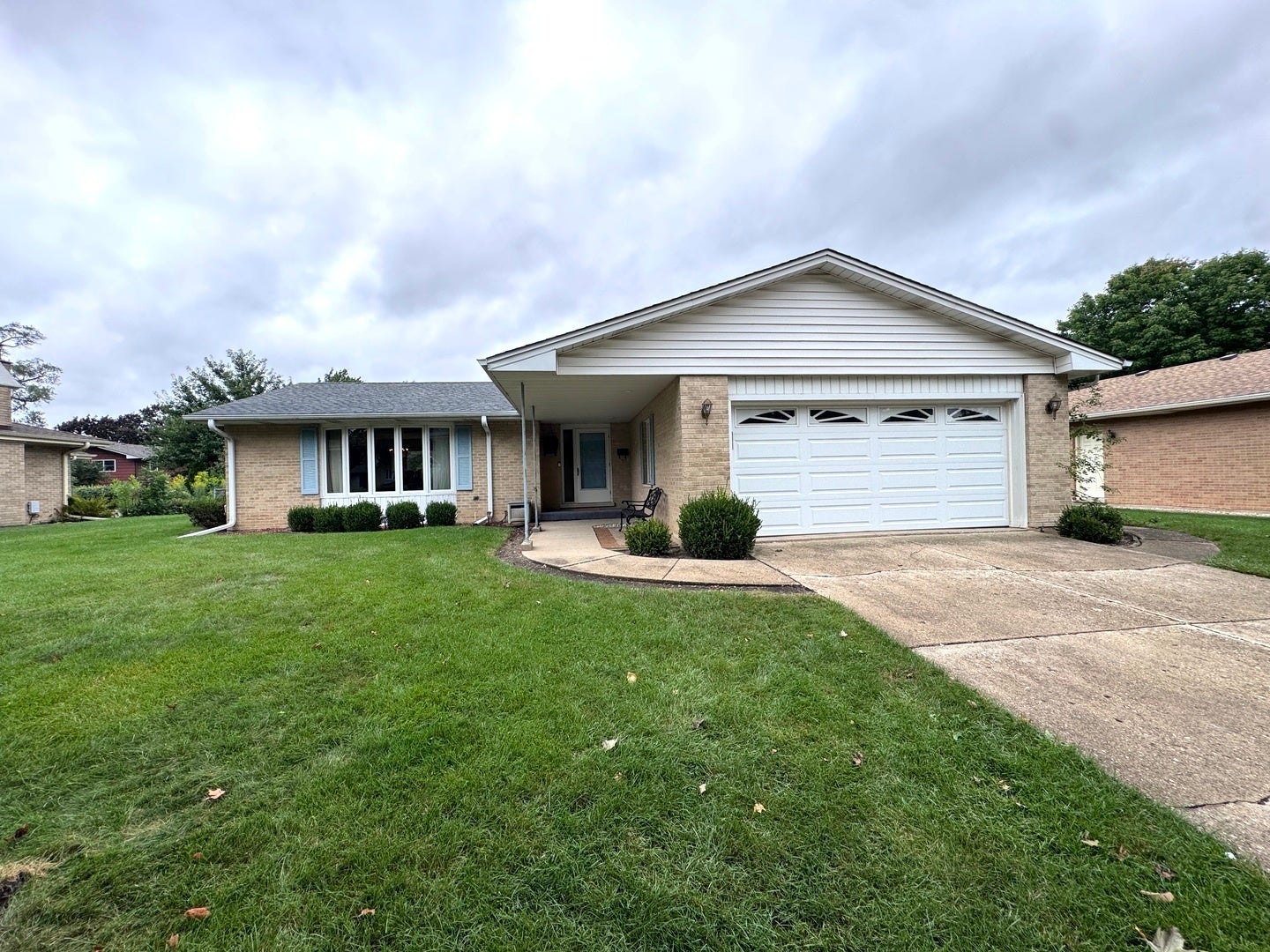 1610 E Dogwood Lane — photo