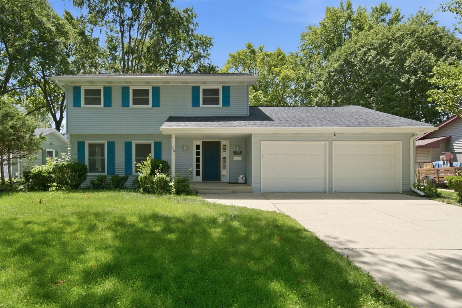 1520 Crestwood Court — photo