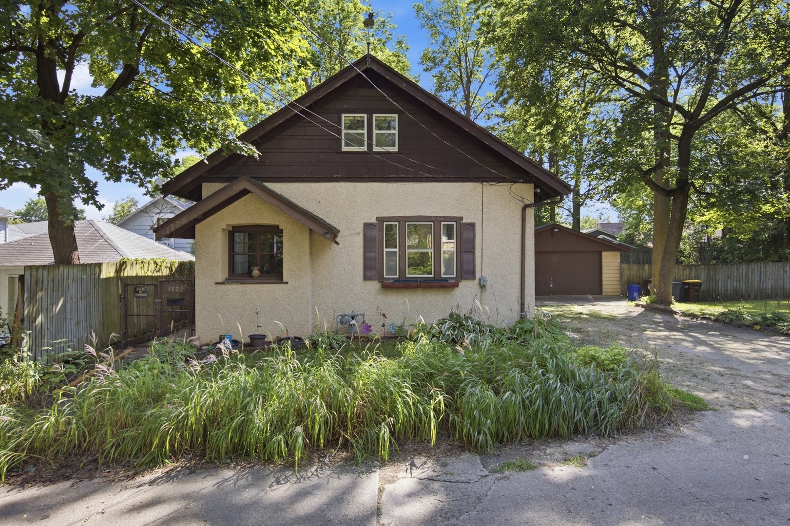 1725 Dave Court — photo