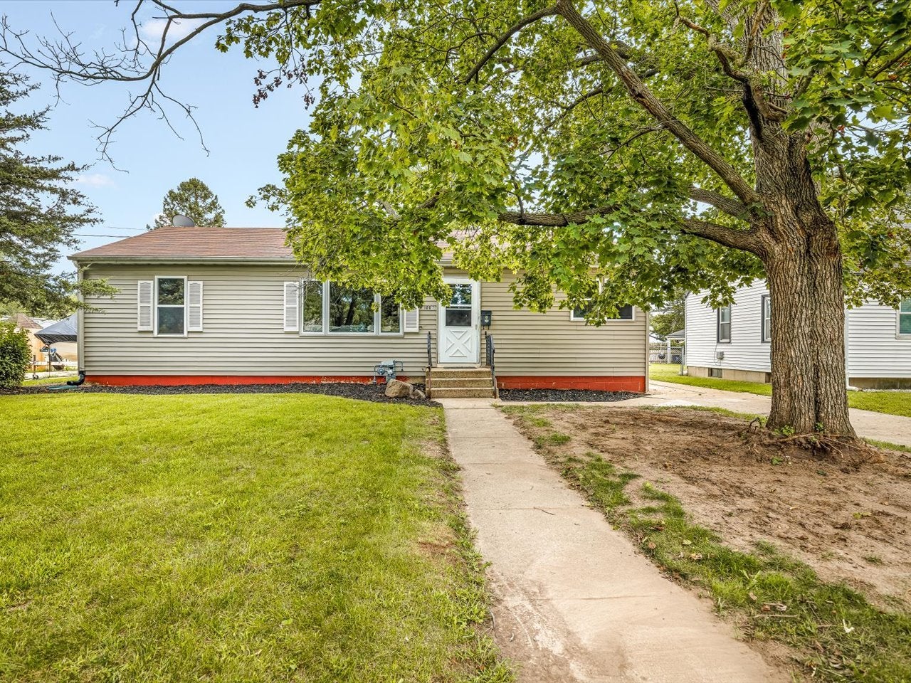 1007 E Hosmer Street — photo