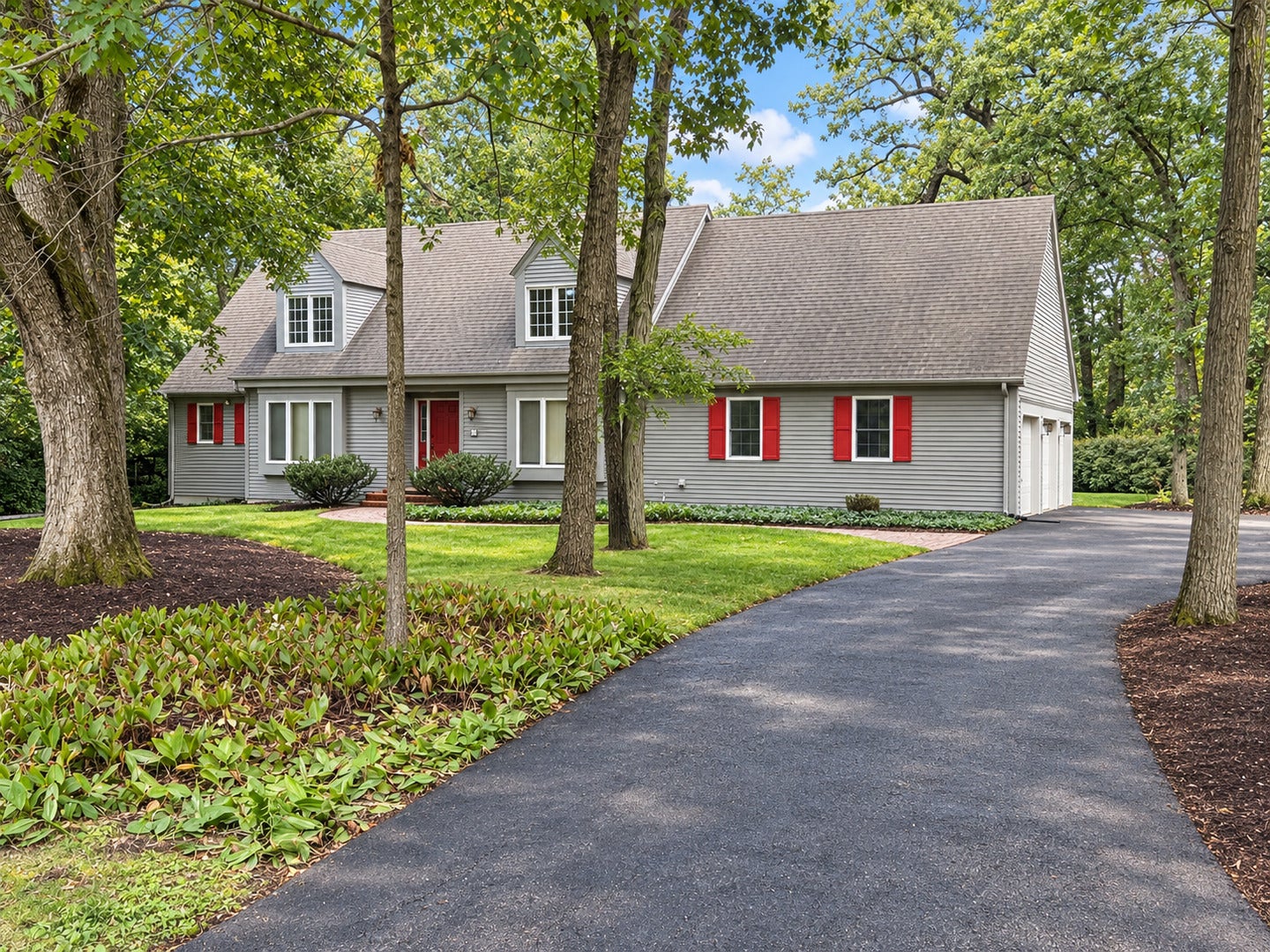 22 Bruce Circle N — photo