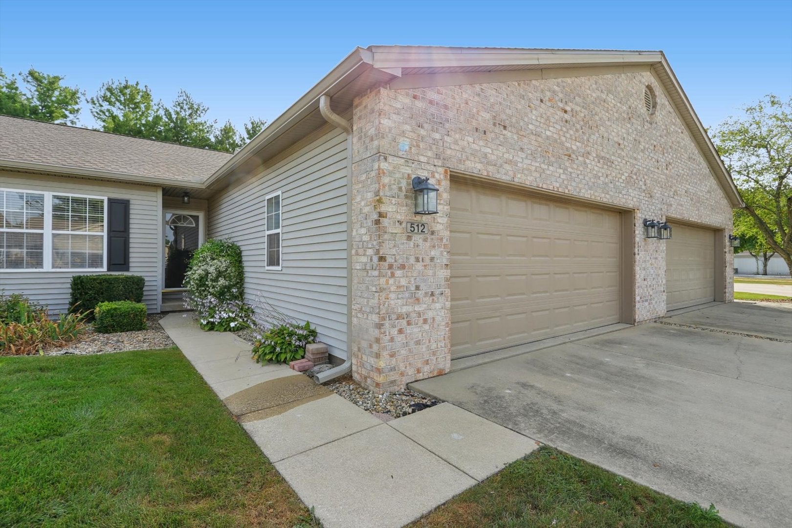 512 Stonecrest Drive 512 — photo